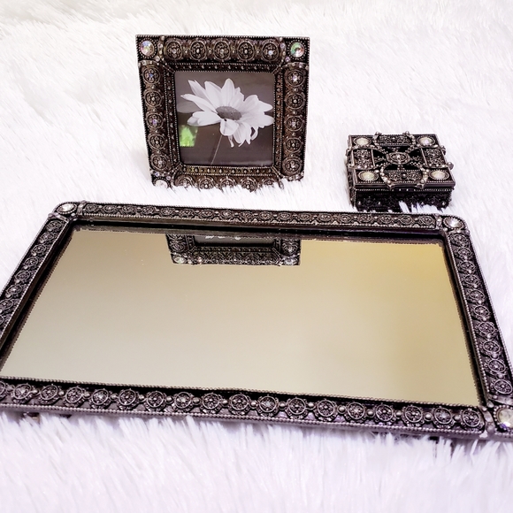 Yorkshire 3 piece vanity set with box - Picture 2 of 14